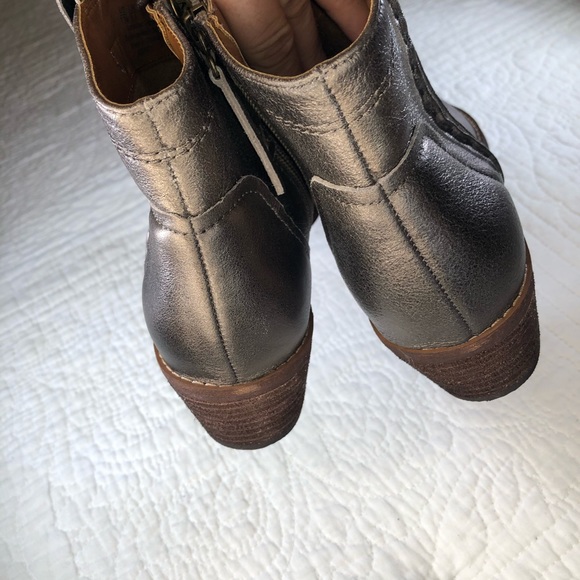 ZODIAC Kelsey Western Booties Metallic Pewter Leather NWOB Sz 7.5 - Picture 5 of 7